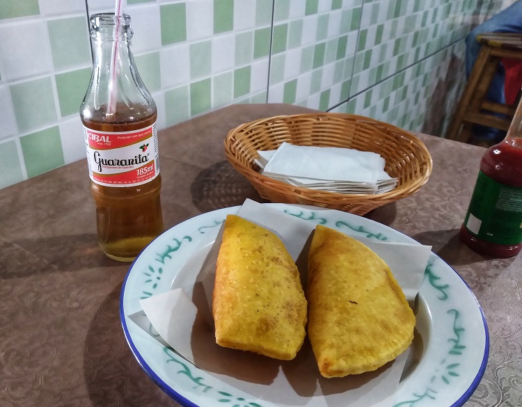 pastel-do-manezinho-onde-comer-paraibuna